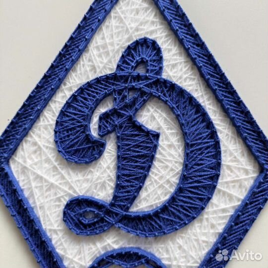 Логотип фк Динамо-Москва в технике Стринг Арт