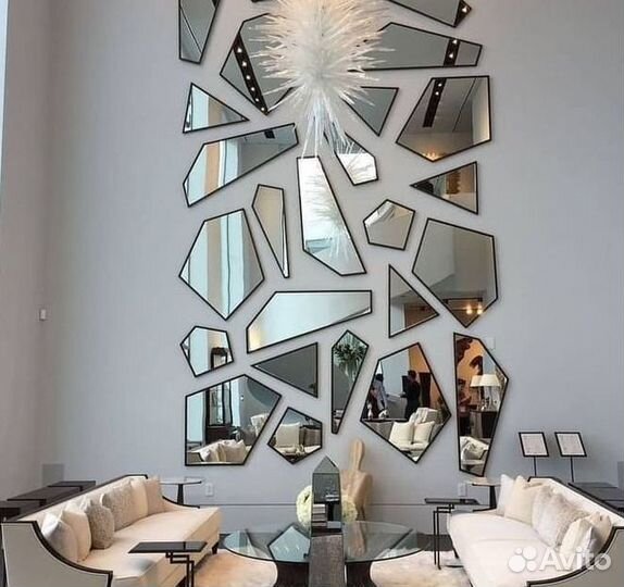 Зеркальное панно в гостиной