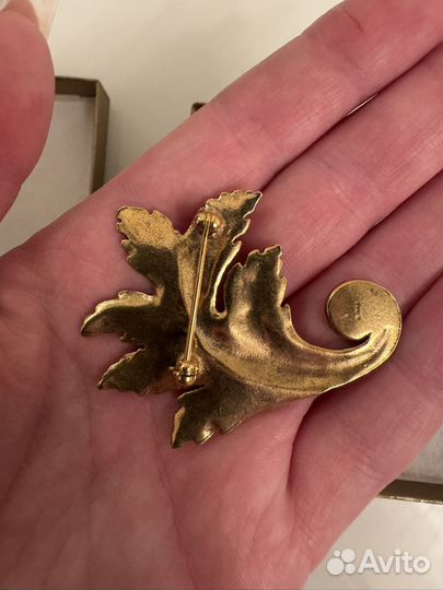 Винтажная брошь MMA