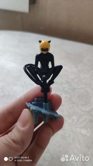 Игрушки из киндера леди баг и супер кот