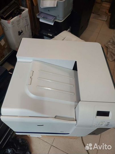 Лазерный цветной принтер HP LJ CP3525N