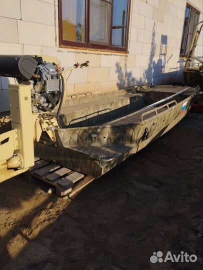 Лодка болотоход