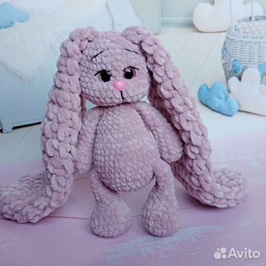 Вязаные игрушки ручной работы зайка