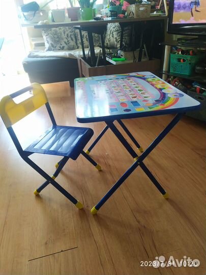 Детский стол и стульчик