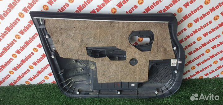 Обшивка боковой двери передняя правая Nissan Tiida