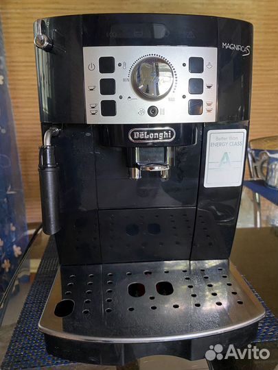 Кофемашина delonghi magnifica s