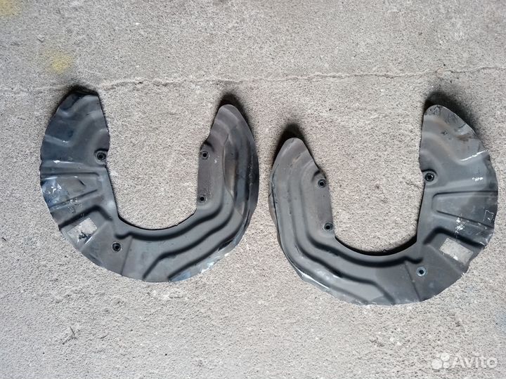 Пыльник тормозного диска на бмв Х4 Х3 F26/25 2015r