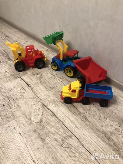 Трактора с ковшом