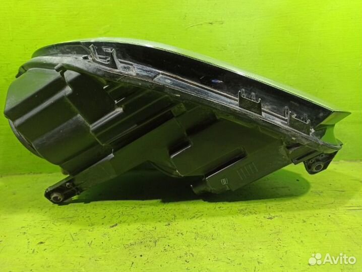 Фара правая Volkswagen Tiguan NF CTH 2012