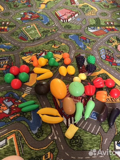 Тележка для продуктов с фруктами и овощами