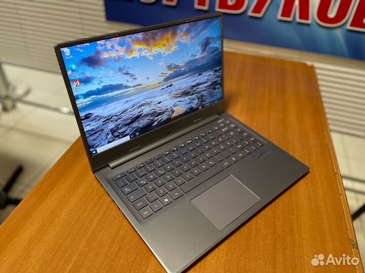 Ультрабук как новый,i5 8 ядер,ssd 1tb,IPS,16gb