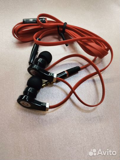 Проводные наушники