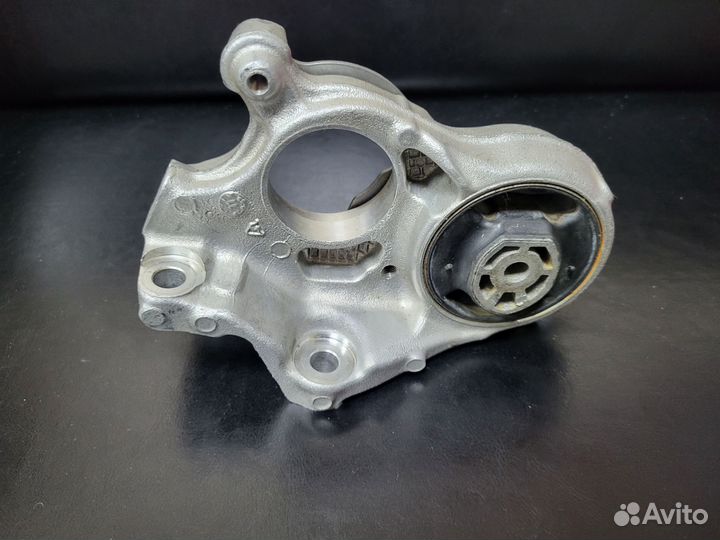 Опора двигателя правая Peugeot 308