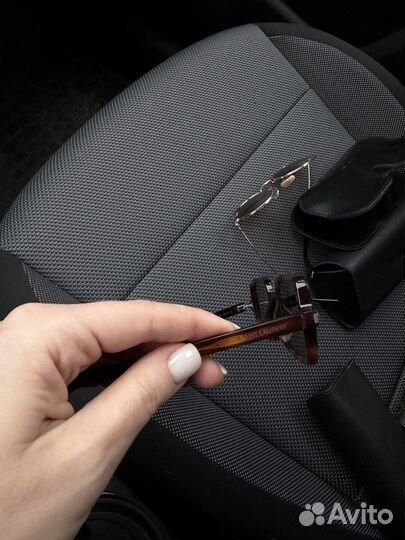 Солнцезащитные очки saint laurent