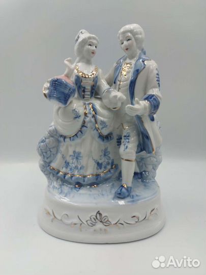 Статуэтка фарфоровая Дама с Кавалером