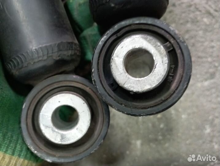 Передний амортизатор пружина infinity y51 Nissan