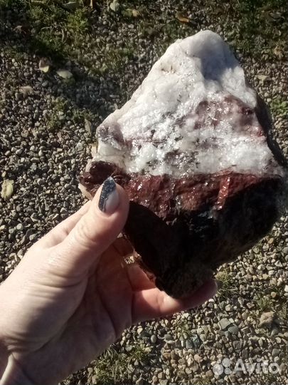 Кварц в яшме