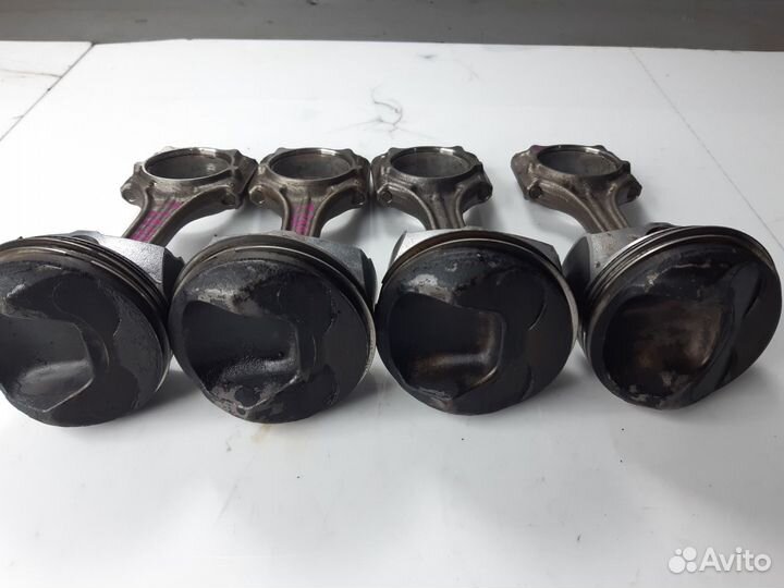 Шатун с поршнем Volkswagen Passat B6 2.0 FSI BVY