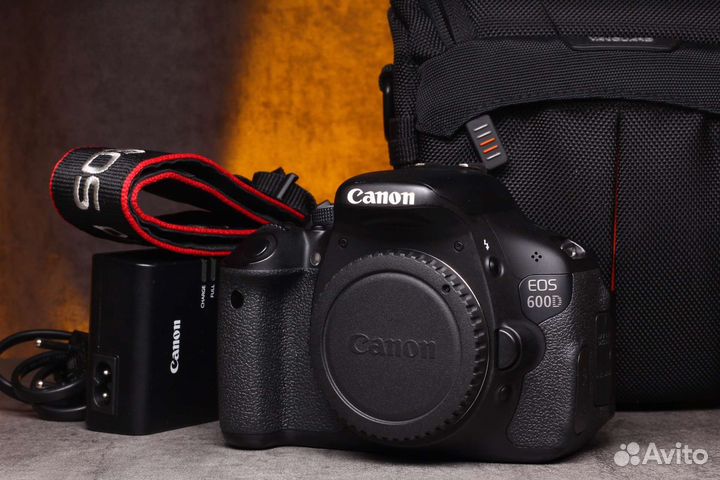 Зеркальный фотоаппарат canon 600D с объективом