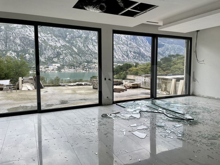 Дом 1225 м² на участке 8014 м² (Черногория)