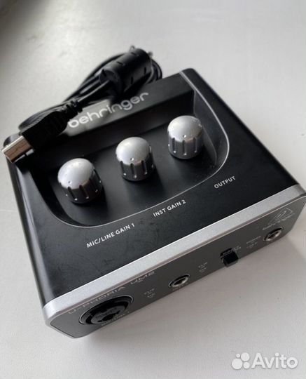 Аудиокарта behringer um2