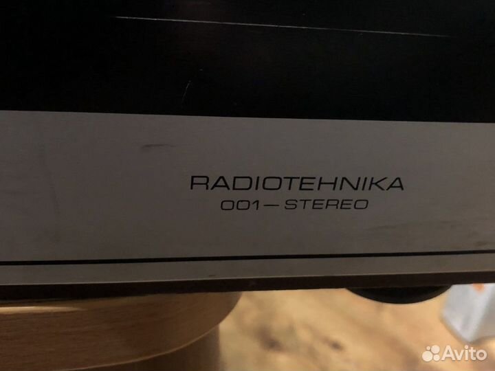 Виниловый проигрыватель