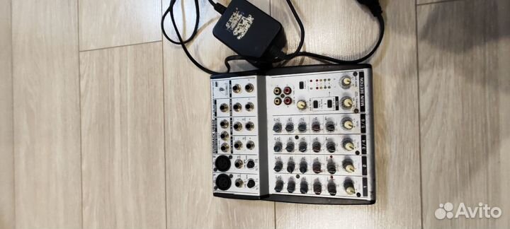 Микшерный пульт behringer UB802