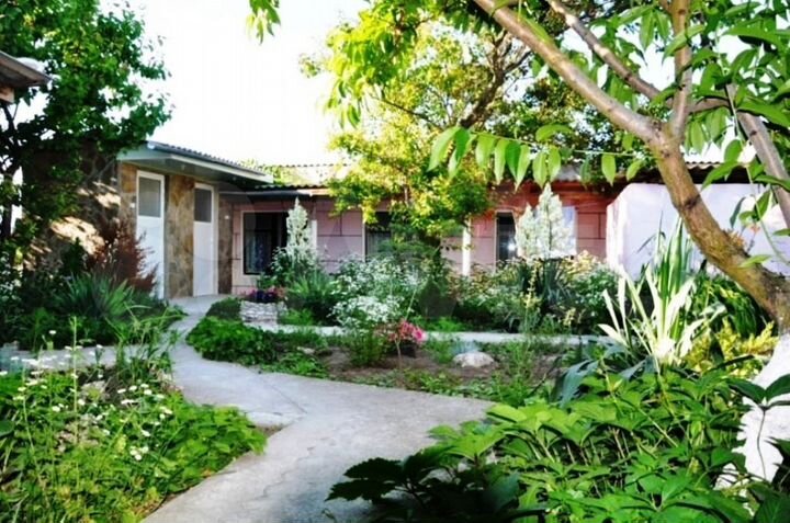 Комната 15 м² в 6-к., 1/1 эт.