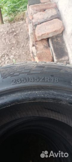 Michelin W Edge 235/45 R18