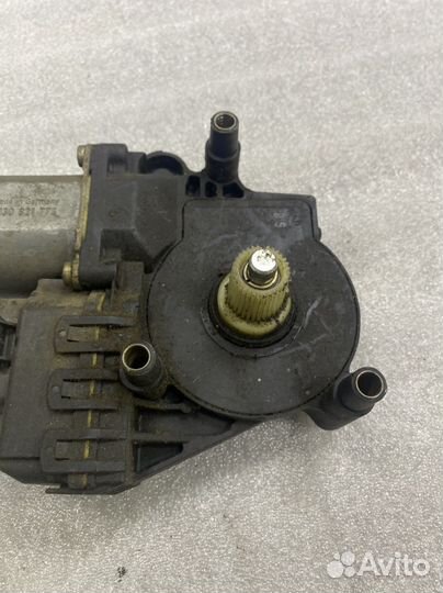 Мотор стеклоподъемника передний правый Ауди А6 С5