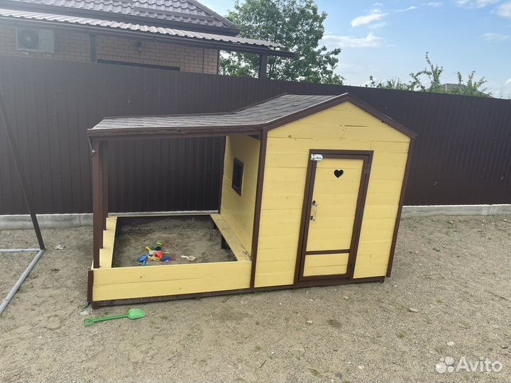 Детский игровой домик из дерева