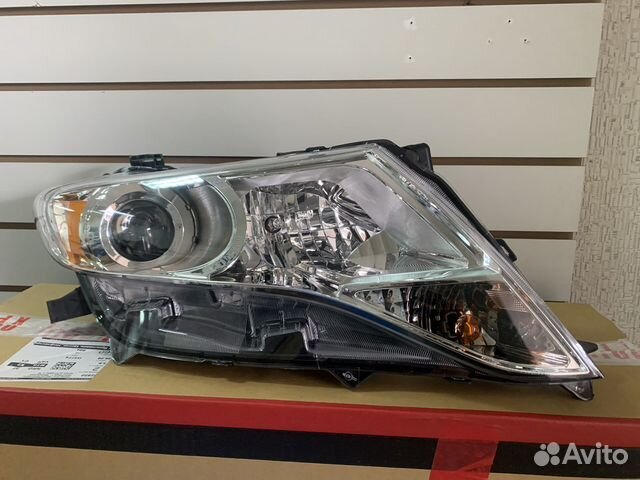 Фара правая Toyota Venza 2009-2017 галоген