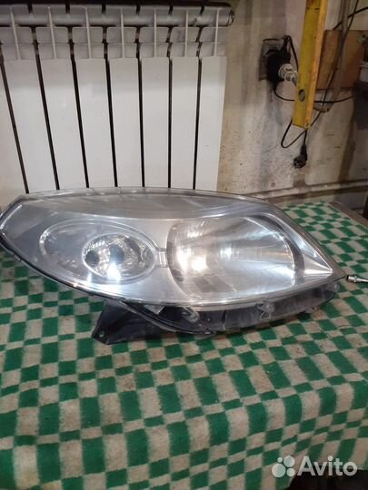 Правая фара сандеро 21года