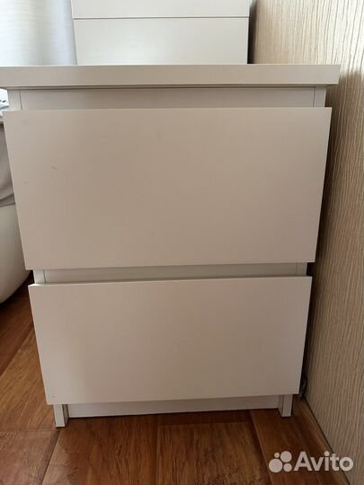 Тумбочка прикроватная