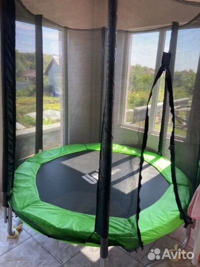 Батут с защитной сеткoй