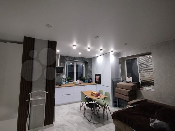 Дом 198 м² на участке 6 сот.