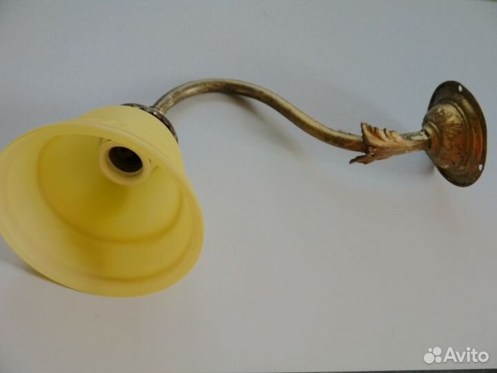 Бра антикварное. Плафоны желтые 2шт для бра или лю