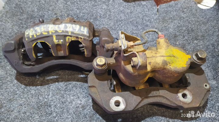 Тормозной суппорт передний mitsubishi Pajero 2