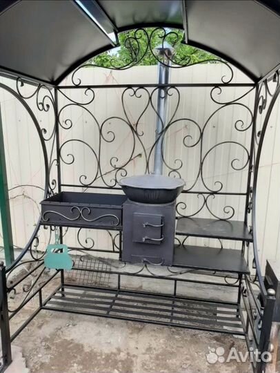 Мангал с крышей