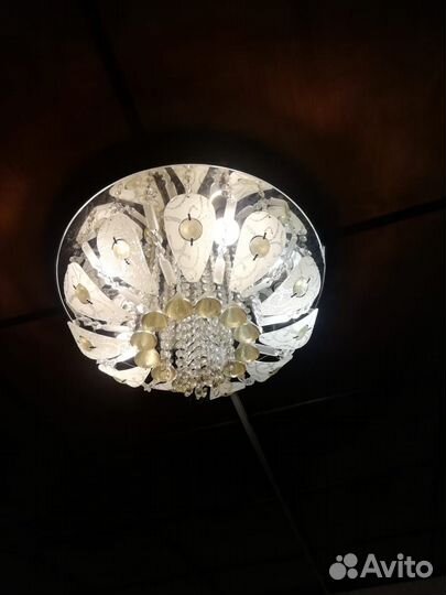 Продам люстру