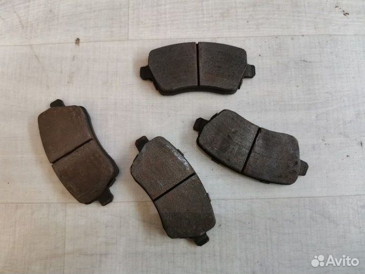 Колодки тормозные передние Nissan Note E11 1.6