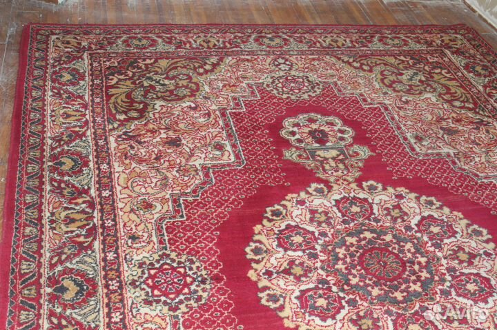 Шерстяной ковер