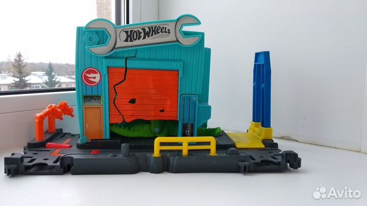 Hot Wheels Атака крокодила в гараже