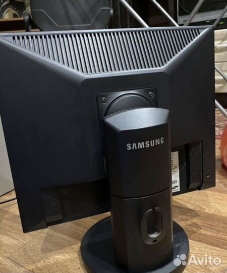 Монитор Samsung