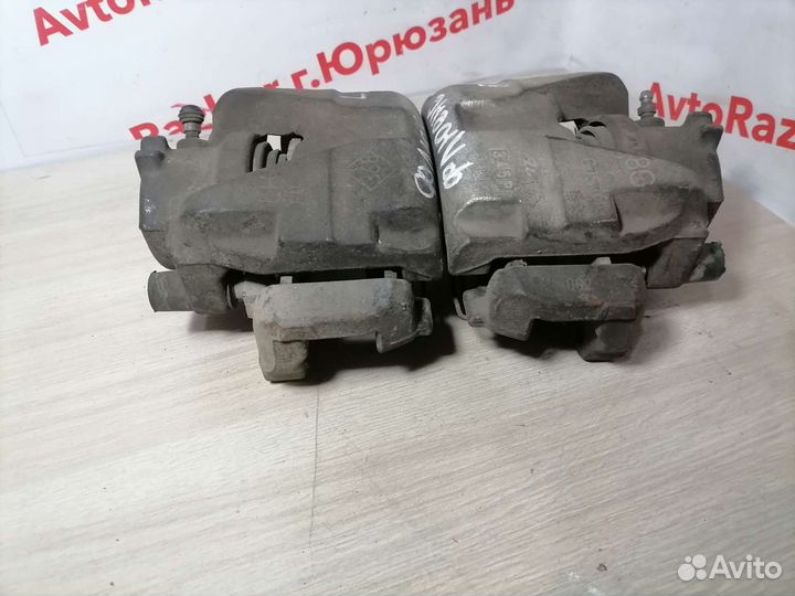 Суппорт передний Renault Fluence