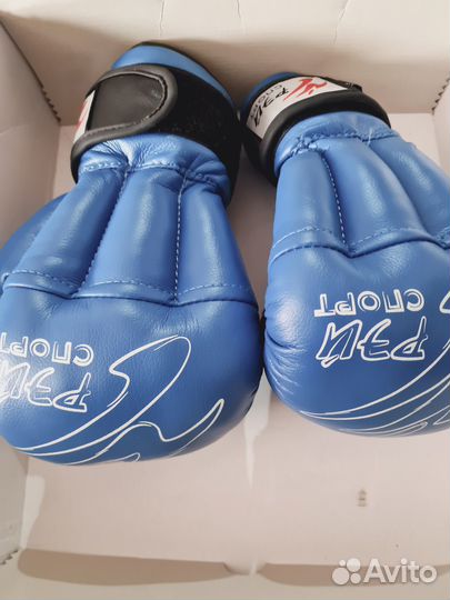 Детский шлем и перчатки