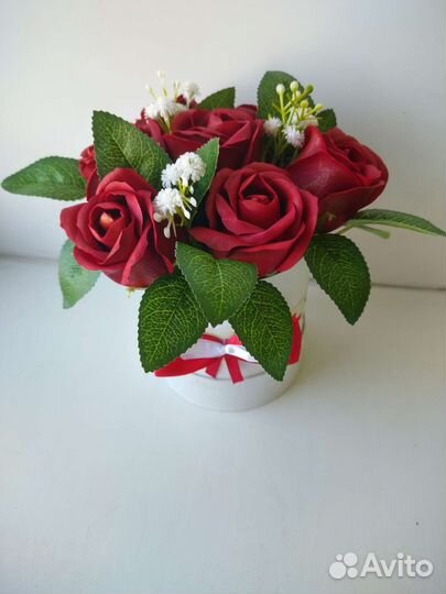 Букет из мыльных роз в шляпной коробке