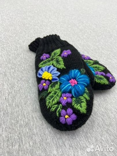 Варежки женские