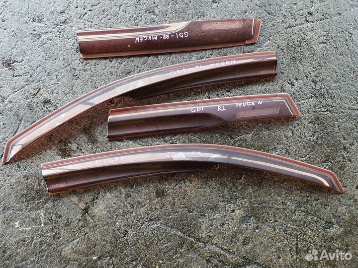 Ветровик перед лево c Honda Fit GD1 L13A