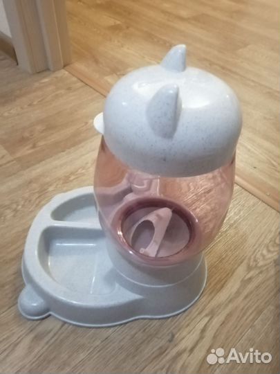 Кормушка-поилка для кошек